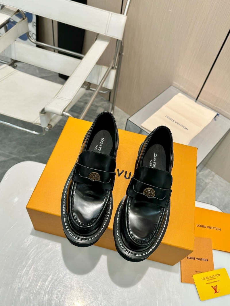 l0vis Vvtt0n loafers